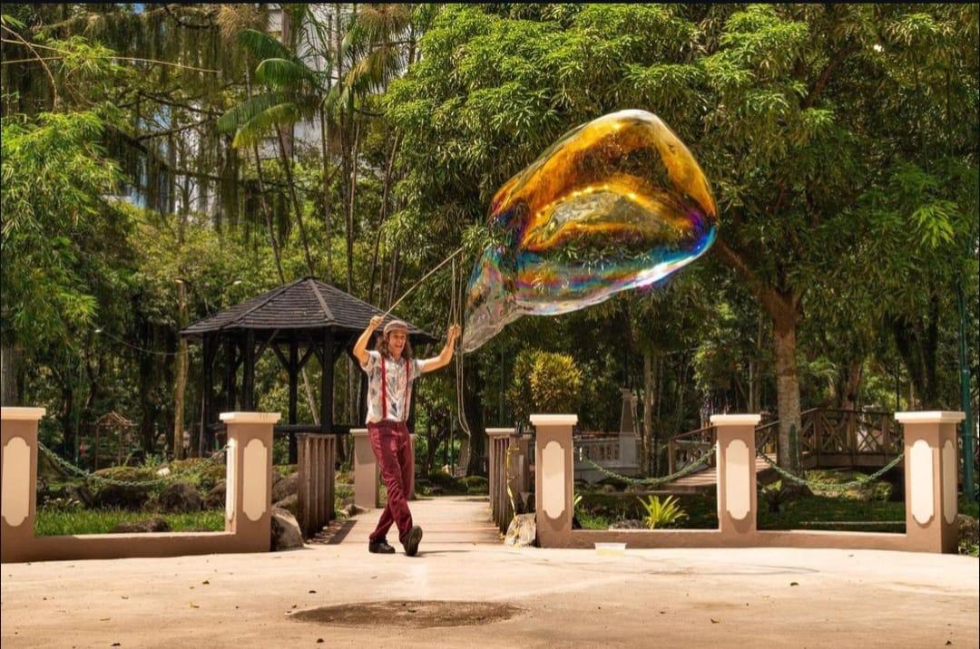 Semana da criança com Cine Apuí especial e oficina de bolhas de sabão, no Teatro Municipal e Parque Maguary 